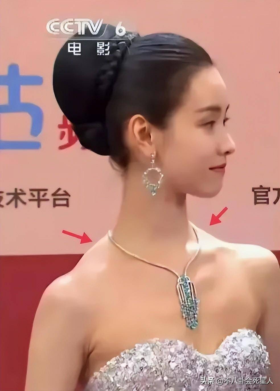 "完美女神"是假的,胯宽腿粗,溜肩没腰,生图揭露"人间真实"_刘亦菲