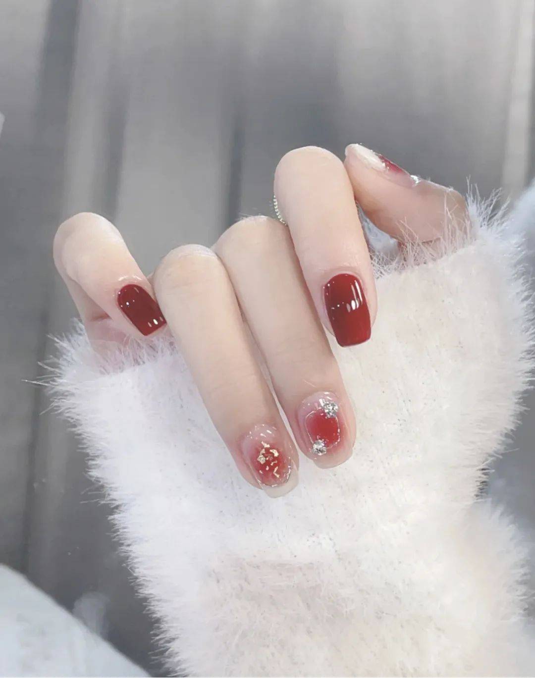 2023年必做的50款"新年开运"美甲,每一款都美哭我了_姐妹_款式_亮片