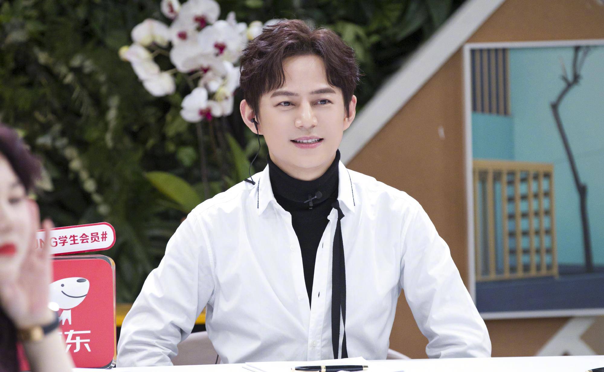 知名主持人发文力挺何炅,霸气回怼网友:拉黑取关我吧_事情_彭宇_文化