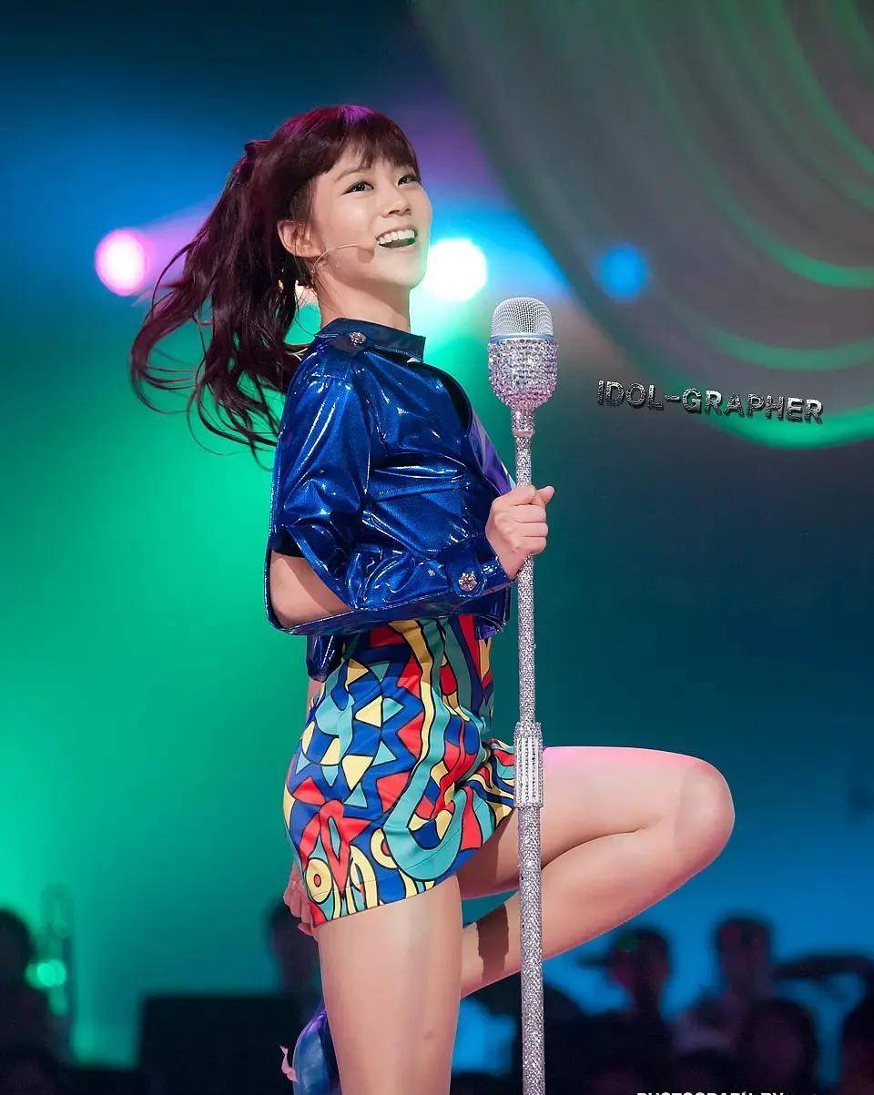 虽然kara的成员个个漂亮身材好,但毫无疑问相比于tara的李居丽,朴智妍