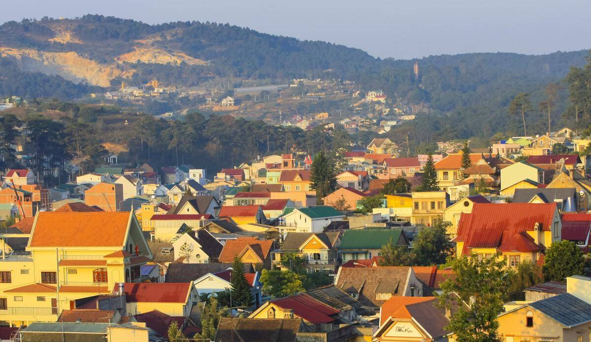 北方已经千里冰封,而越南大叻市却是一片夏日风情,仿佛童话世界_城市