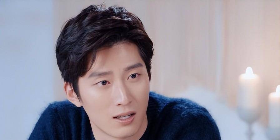 就因为傅圣歆这股天真执着的勇气,让易志维允许傅圣歆主动来撩拨他,就