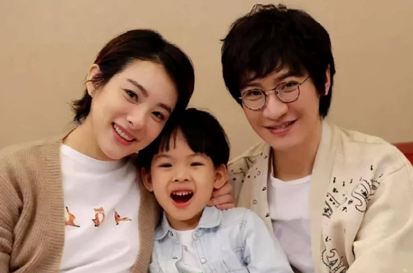 刘璇老公给4岁儿子看出生视频,画面时尚大,网友:孩子不怕吗?