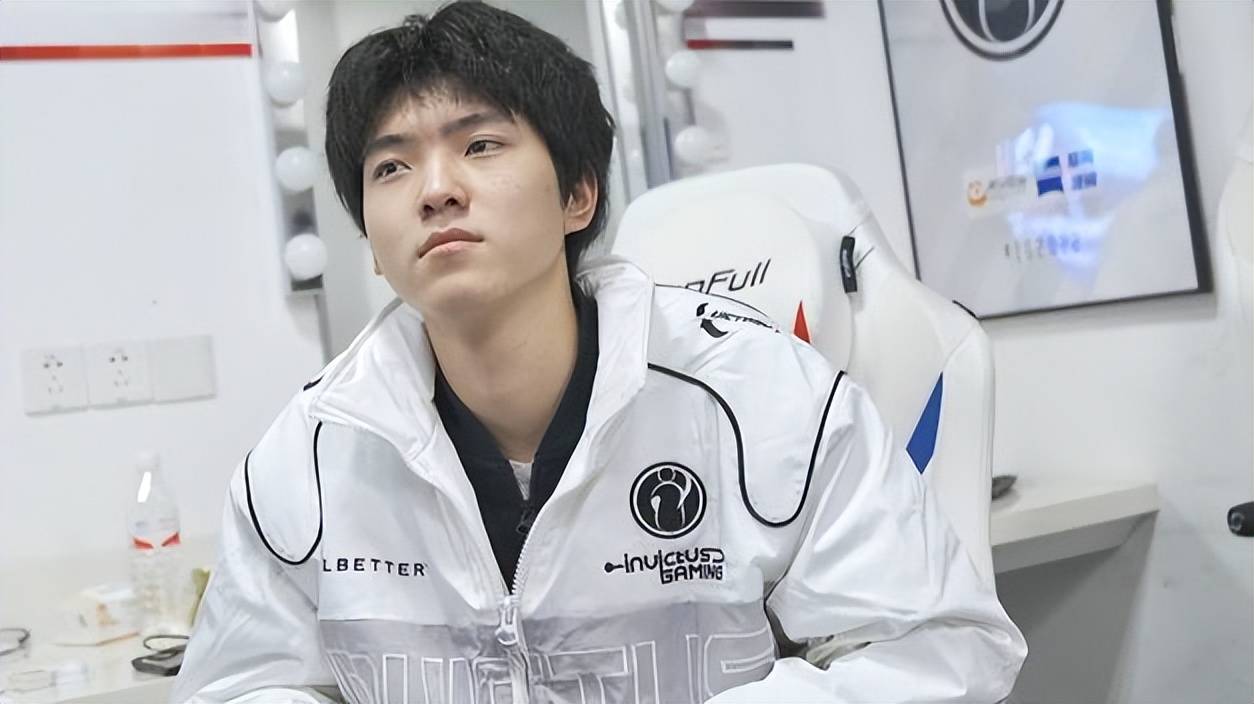 lng首发集结完毕,网友认为上限6强,mlxg指出上单zika不强_赛季_scout