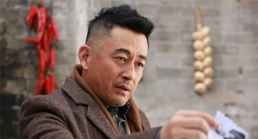 "风流大叔"王志飞:被张歆艺甩后,闪娶小15岁娇妻,与儿子势同水火_表演