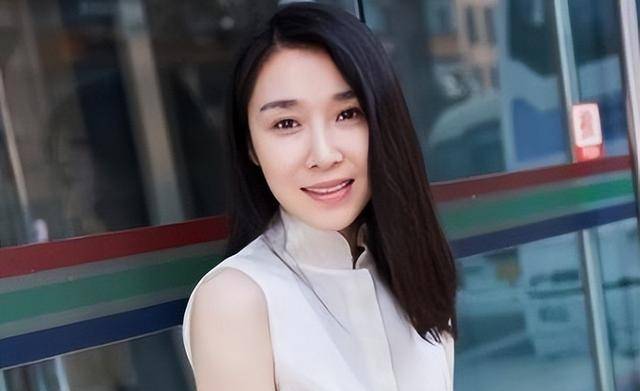 从石光荣女儿到最美小妈,巅峰时遭遇车祸,42岁婚姻成谜_妈妈_石晶