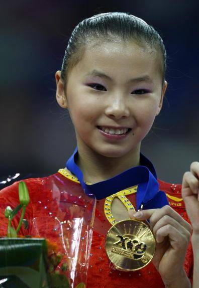 体操奥运冠军何可欣,如今美成了女神,28岁的她渴望被人爱_高低杠_退役