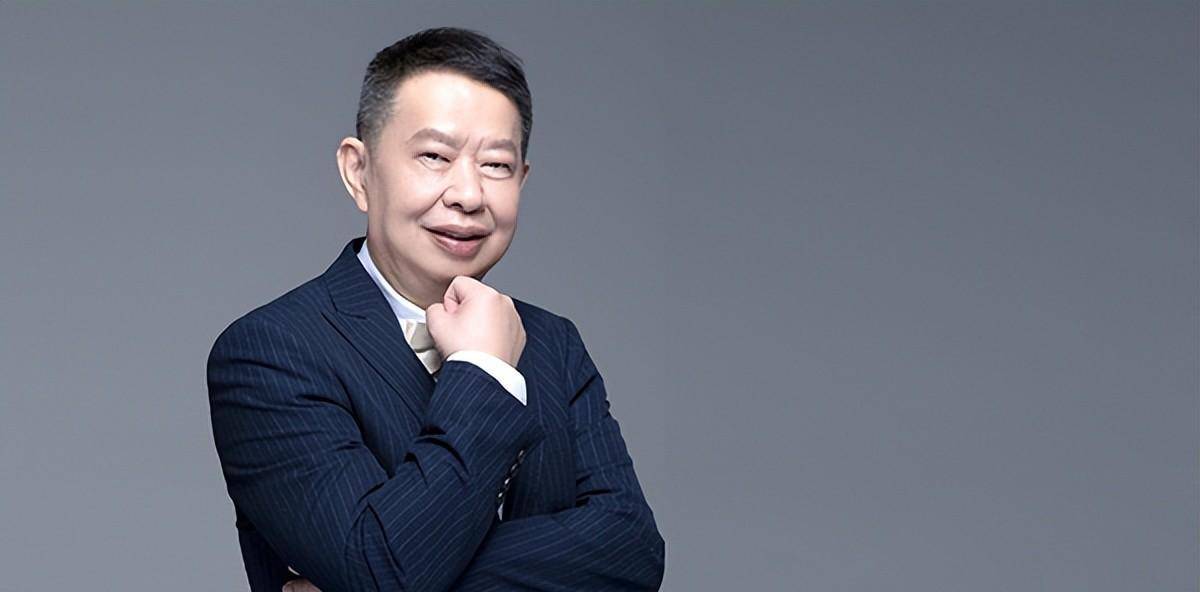 63岁矿产老板陈景河痛失爱妻,一年后迎娶模特娇妻,称真爱无界限_赖