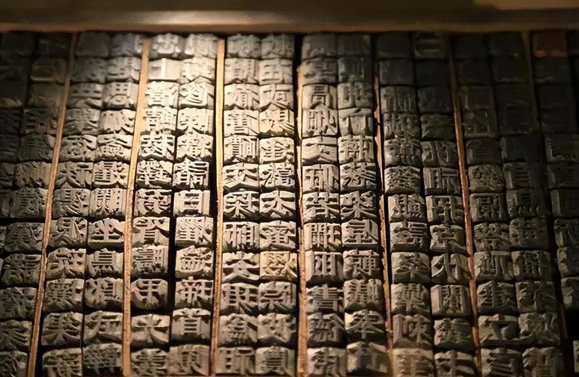 越南废除了使用1800年的汉字,全民学习罗马拼音,如今什么后果?