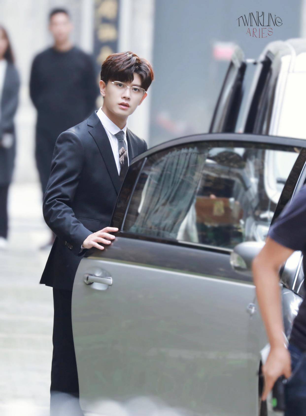 战神周生辰变身教授与我们甜蜜相约!_角色_生活_观众