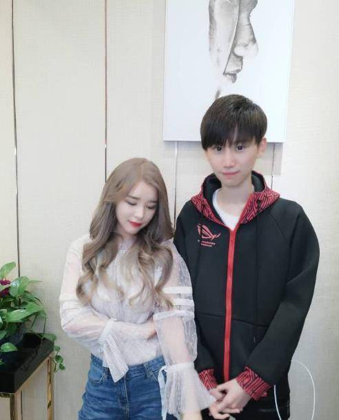 宣布想加入中国身份了,而作为doinb的老婆,唐小悠的来历也很不一般