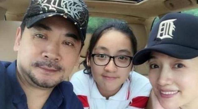 特型演员刘劲:一顿饭情定今生,低调娶艺校老师,今幸福满满_胡艳萍