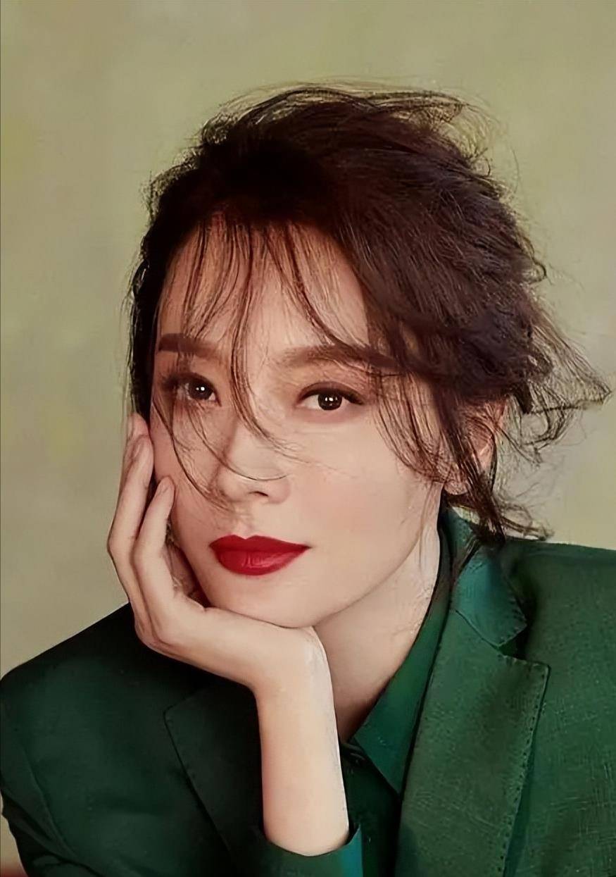 娱乐圈的10位"半老徐娘",长腿美背,旷世容颜,越老越漂亮_岁月_周迅