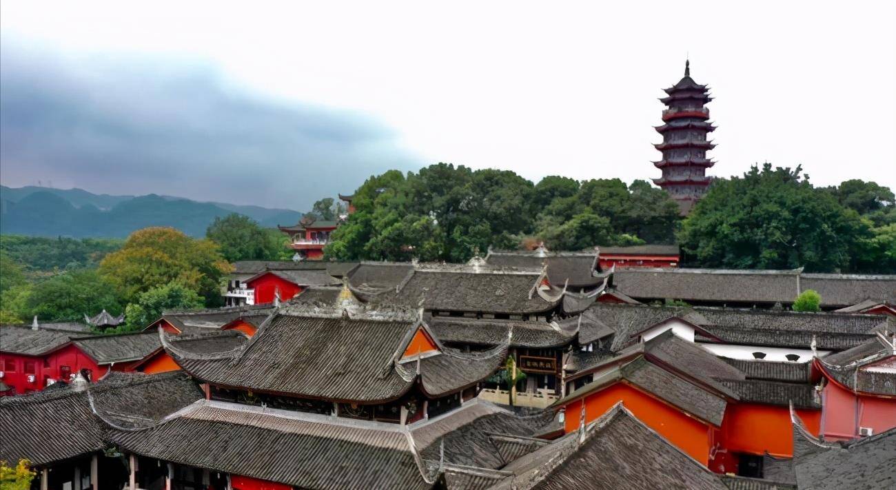 重庆华岩寺暂停运营进不去了!那你今年会去哪里烧香?