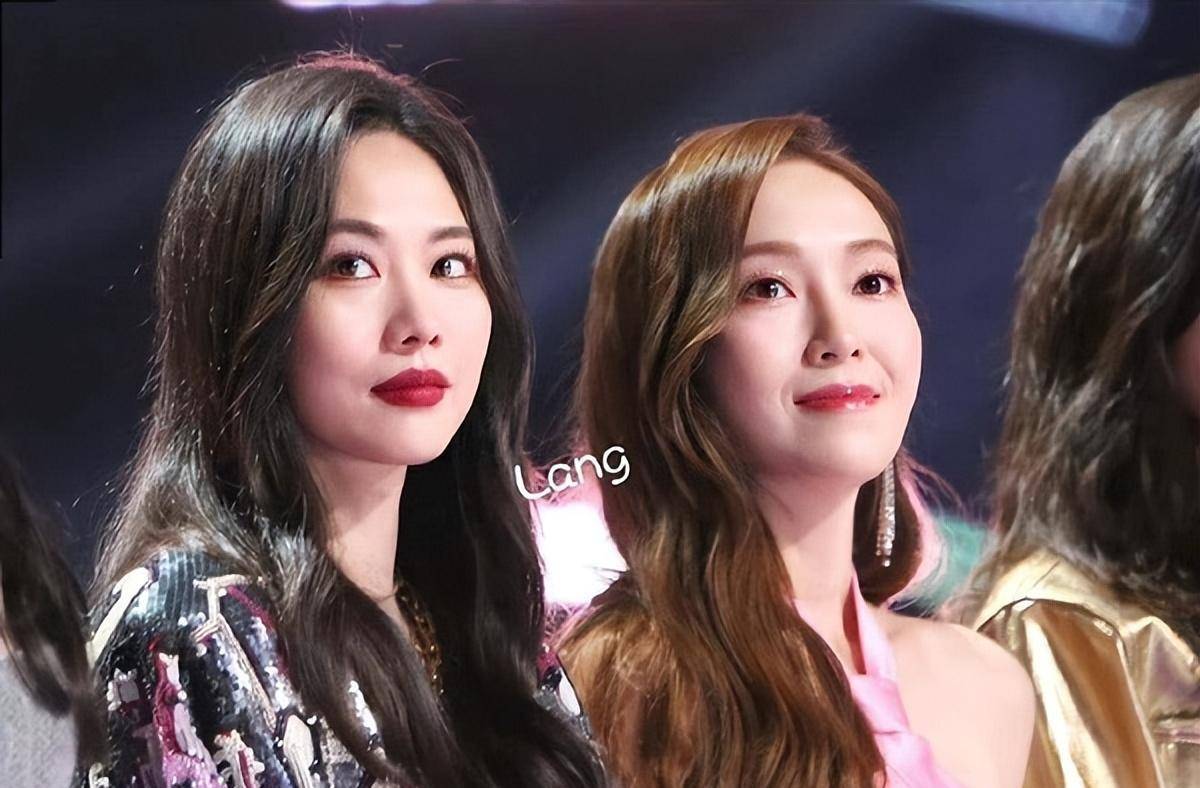 "跨年还是得看你二代的姐,宋茜和郑秀妍的舞台真