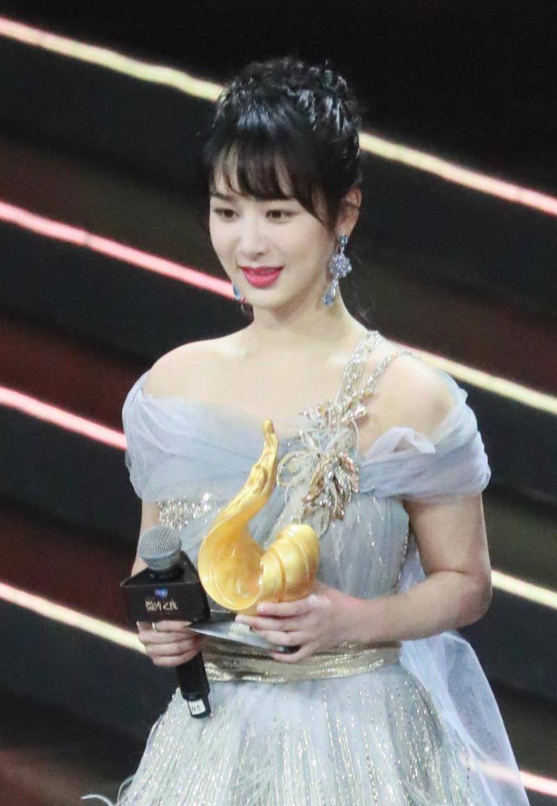 丹琳:曾抢走杨紫"夏雪"角色,疑似在停车场被打到求饶_儿女_因为_什么