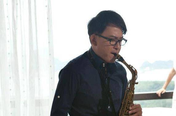 但其实王识贤平常的造型是这样子的.