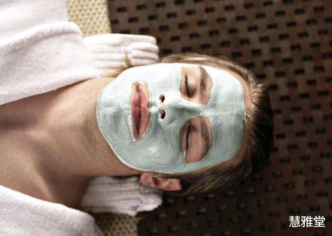 朋友也可以根据自己皮肤特效,选择一款有清洁作用,还有保湿因子的面膜