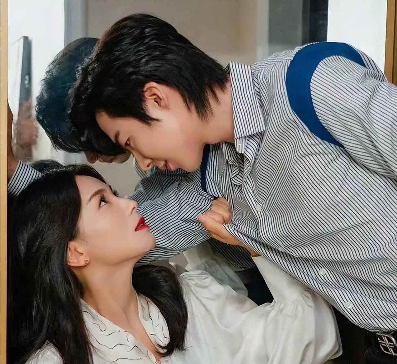 刘涛刘宇宁演姐弟恋,相拥漫步遭吐槽:只看到母子情深_网友_年龄_感觉