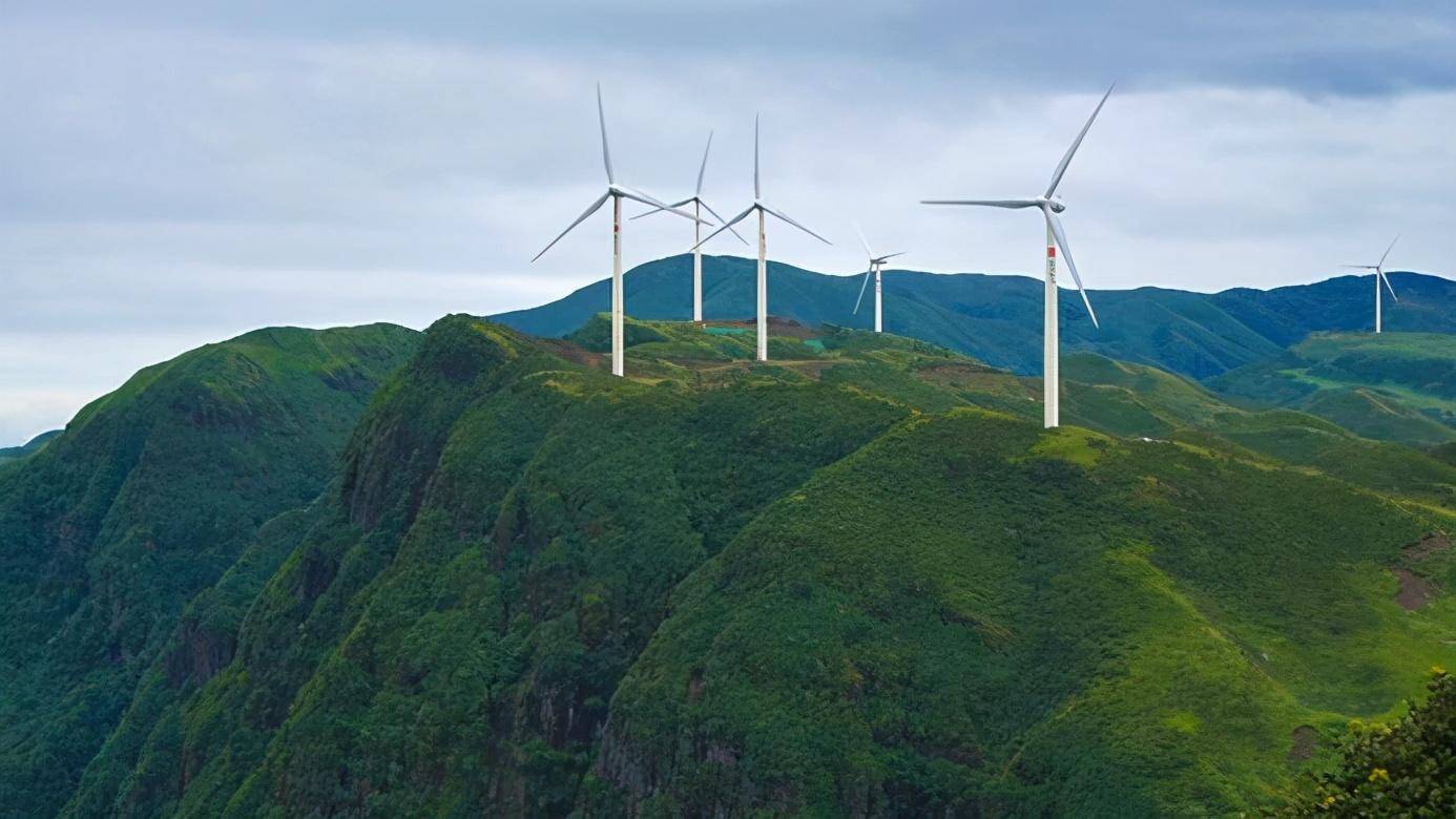 中国最像荷兰的大草原,遍地长满了大风车,游客:我来到荷兰了?
