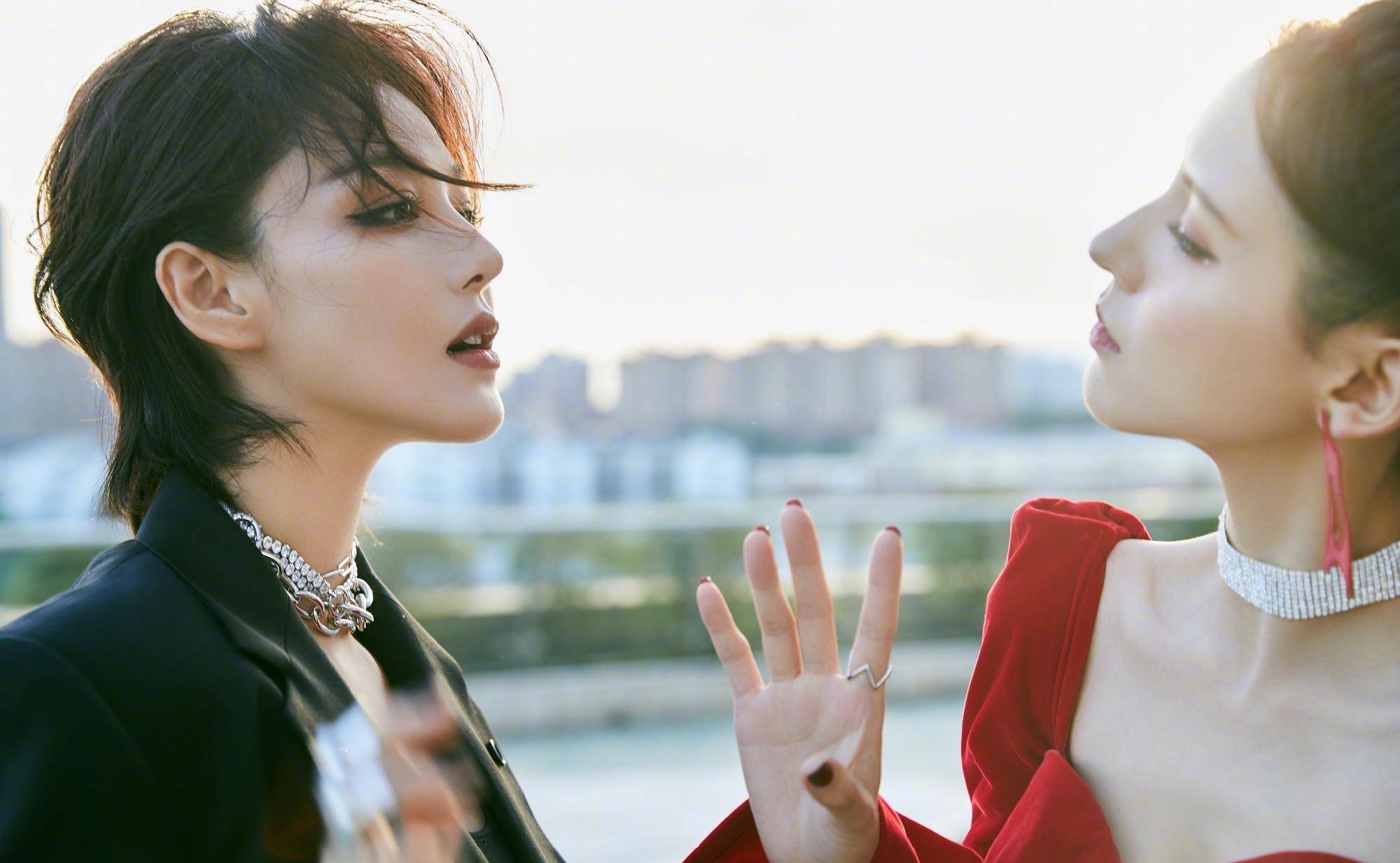 张馨予&张予曦同台!网友:这俩女人配一脸,怎么回事?能嗑吗?