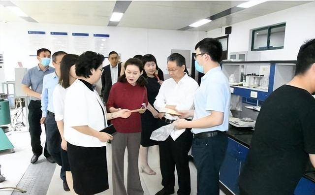 从助教到山东女富豪,靠卖玻尿酸挣565亿的赵燕有多牛_冰箱_海南_父母