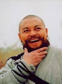 戏中威猛彪悍,现实生活中对妻子温柔体贴,剧中李逵扮演者赵小锐_视频