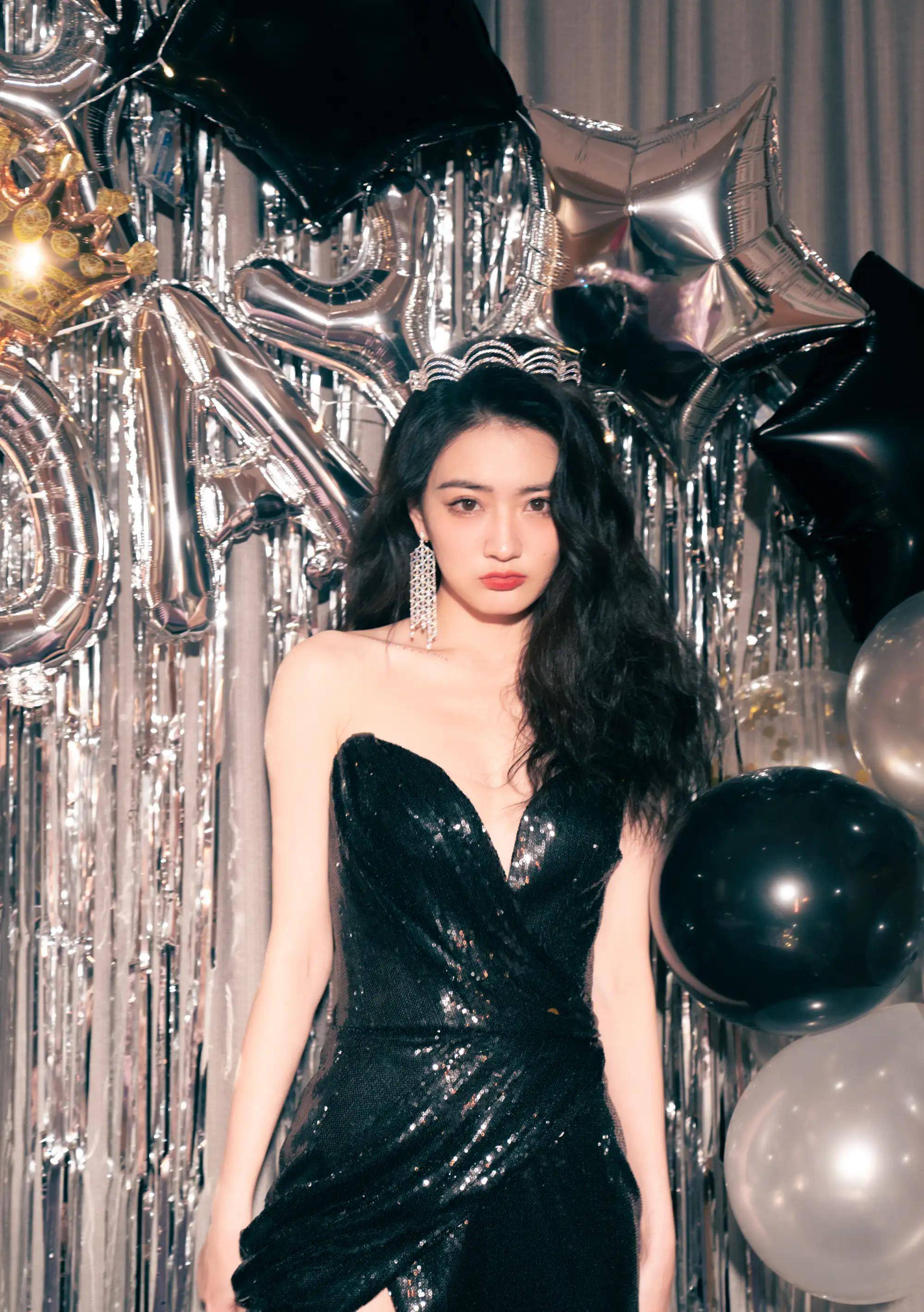 徐璐黑色鳞片裙生日大片_银色_眼睛_美人