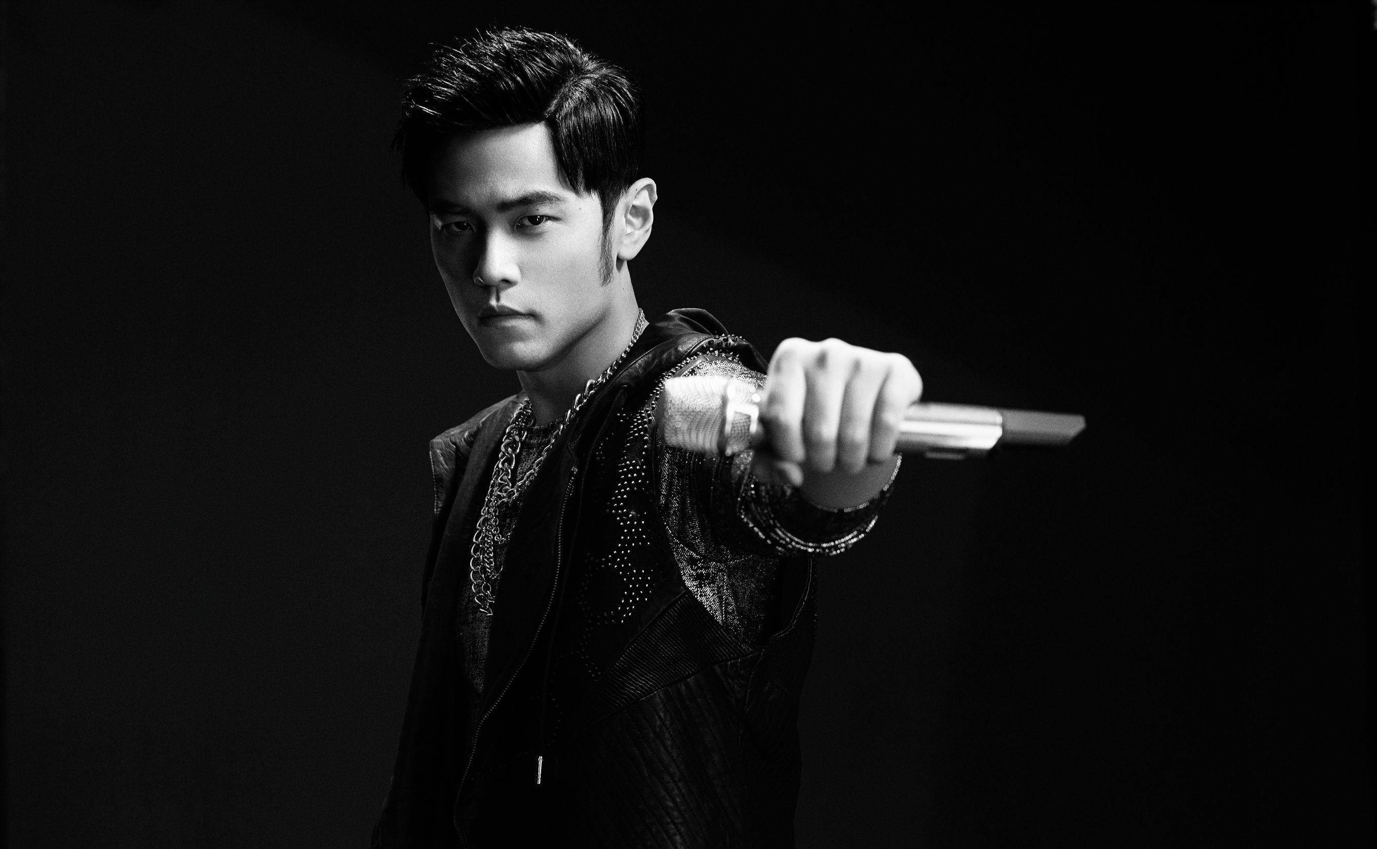 周杰伦已经发了封保护妻子的信,承认彩虹图片只是一条黑龙,没有真正的