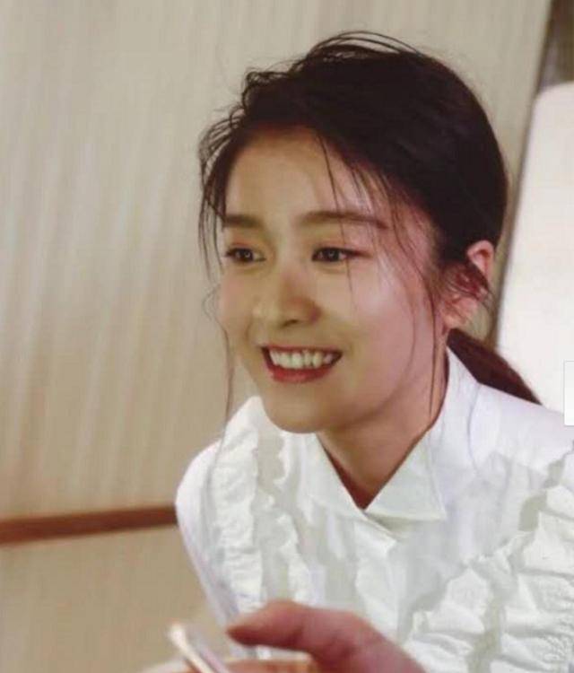 张雪迎晒毕业证书,内容不是重点,看清她的证件照:猝不及防的心_演技