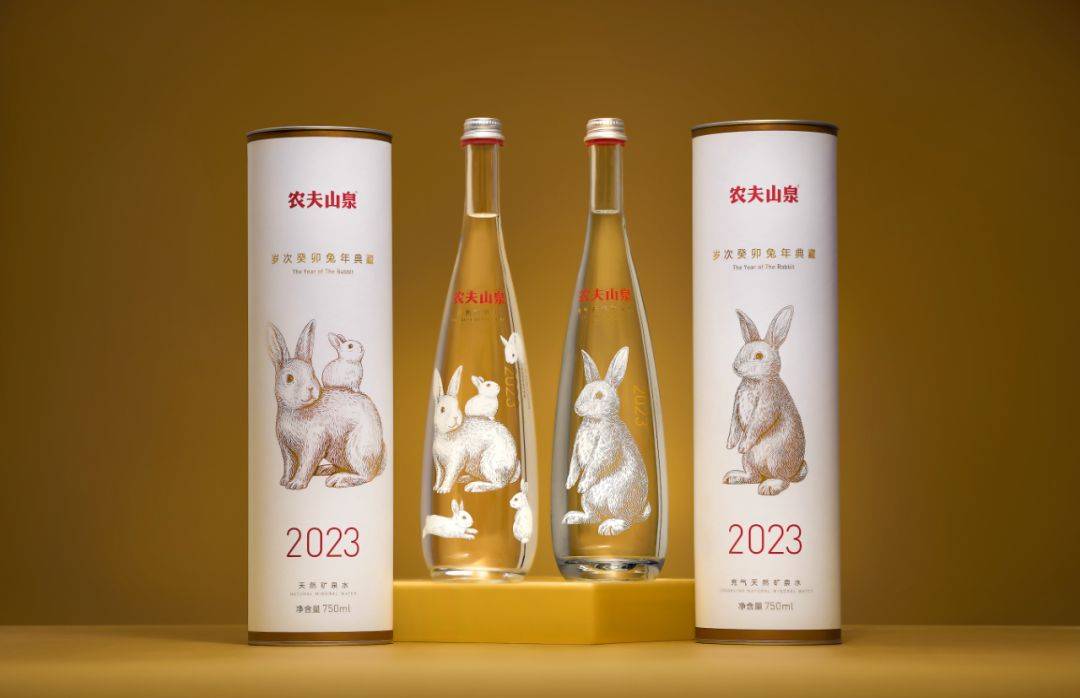 农夫山泉"兔年生肖瓶",来了!_品牌_设计_包装
