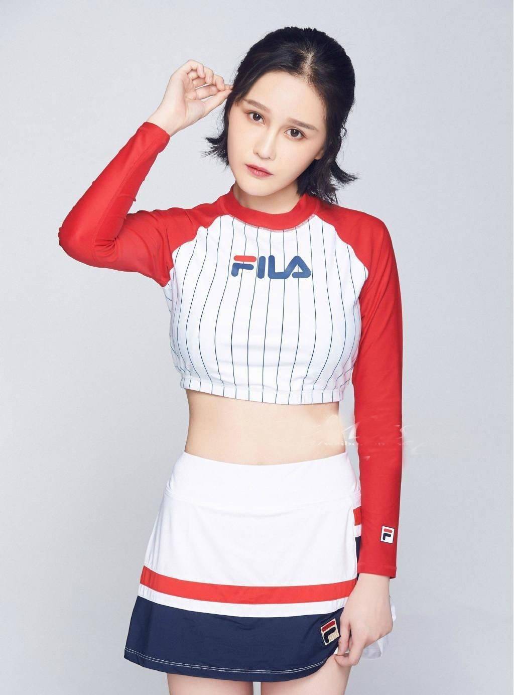 赵本山的女儿球球,和男朋友大秀恩爱,说是奔着结婚去的_达赫_网友