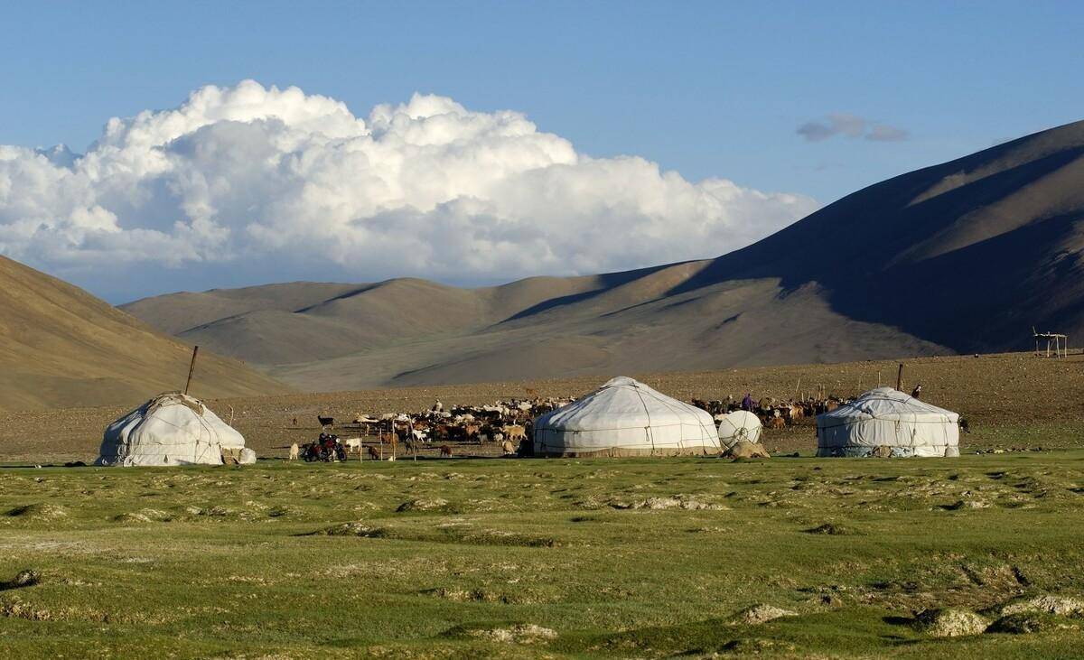 屹立不倒的成吉思汗九斿白纛,苏鲁锭见证了曾经蒙古帝国的辉煌