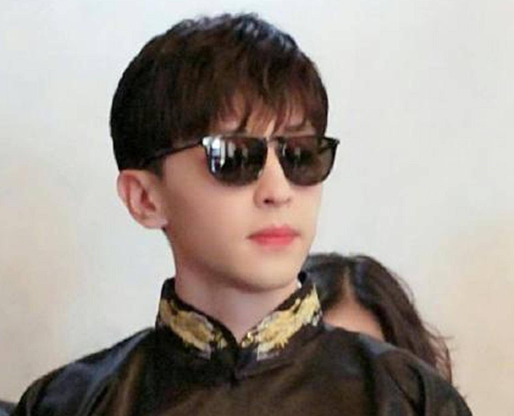 邓伦身上除了有实力派演员这个标签,还有一个外号是"伴郎专业户".