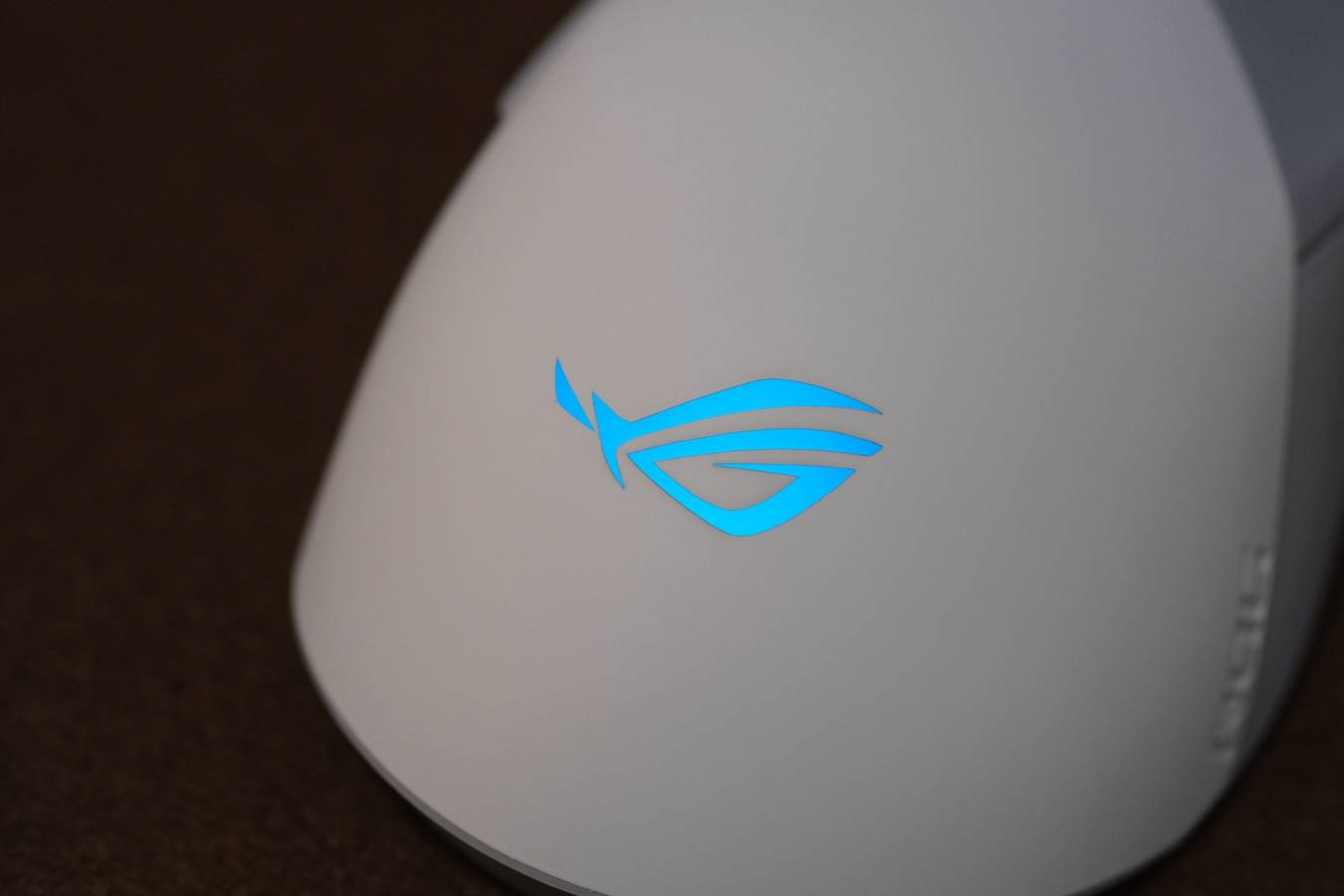 36K旗舰传感器加持，ROG战刃3无线AimPoint36k电竞鼠标评测