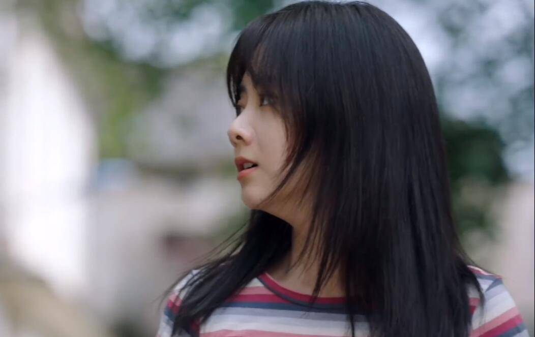 谭松韵角色感染力强,饰演的马晓晓怒砸摩托车,把愤怒都演出来了_演技