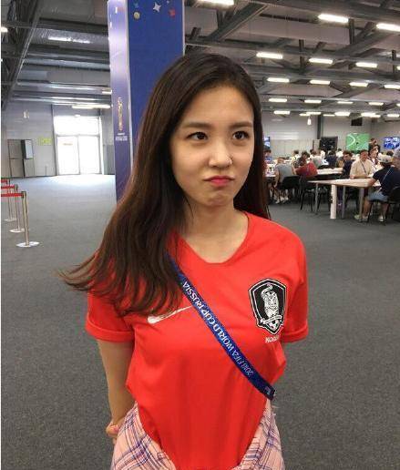 世界杯女主播:中国马凡舒如天仙下凡,韩国张艺媛回眸一笑可倾城_球迷