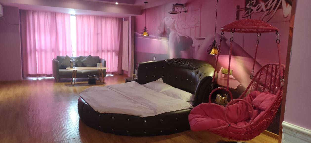 河南洛阳,情侣入住酒店发现针孔摄像头:含10几个t情侣私密视频_进行