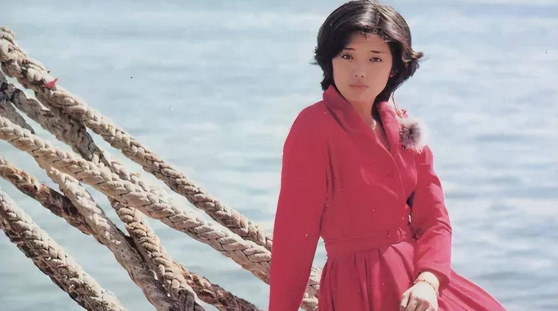 也成为了很多男人爱慕的梦中情人,吉永小百合,山口百惠,田中裕子等一