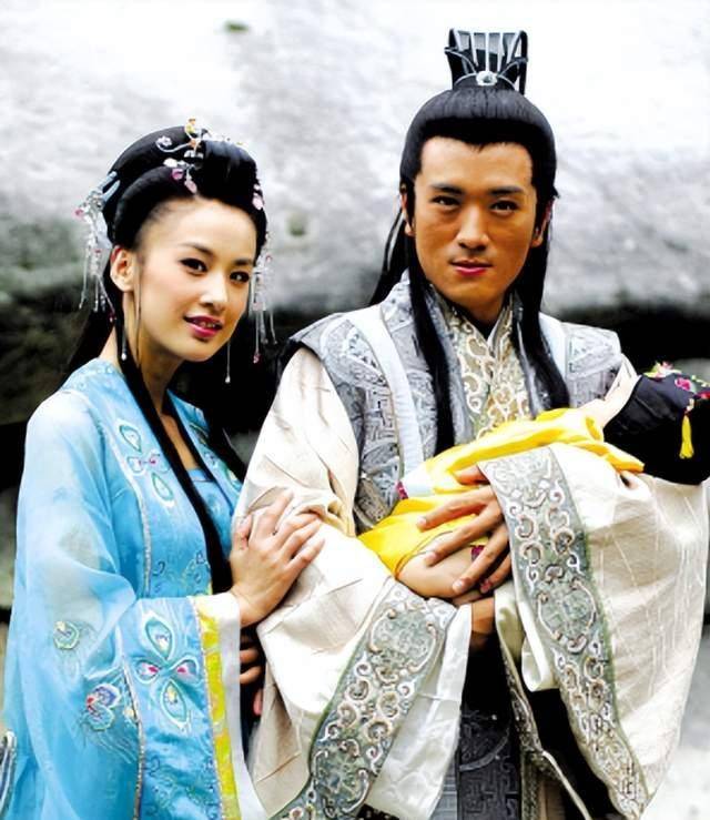 就不得不提到杨子带资进组拍摄的《天仙配》了,他饰演董永,黄圣依饰演