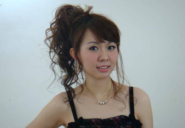 知名度和杨钰莹不相上下,却被传去世,今无人知晓_卓依婷_歌坛_谣言