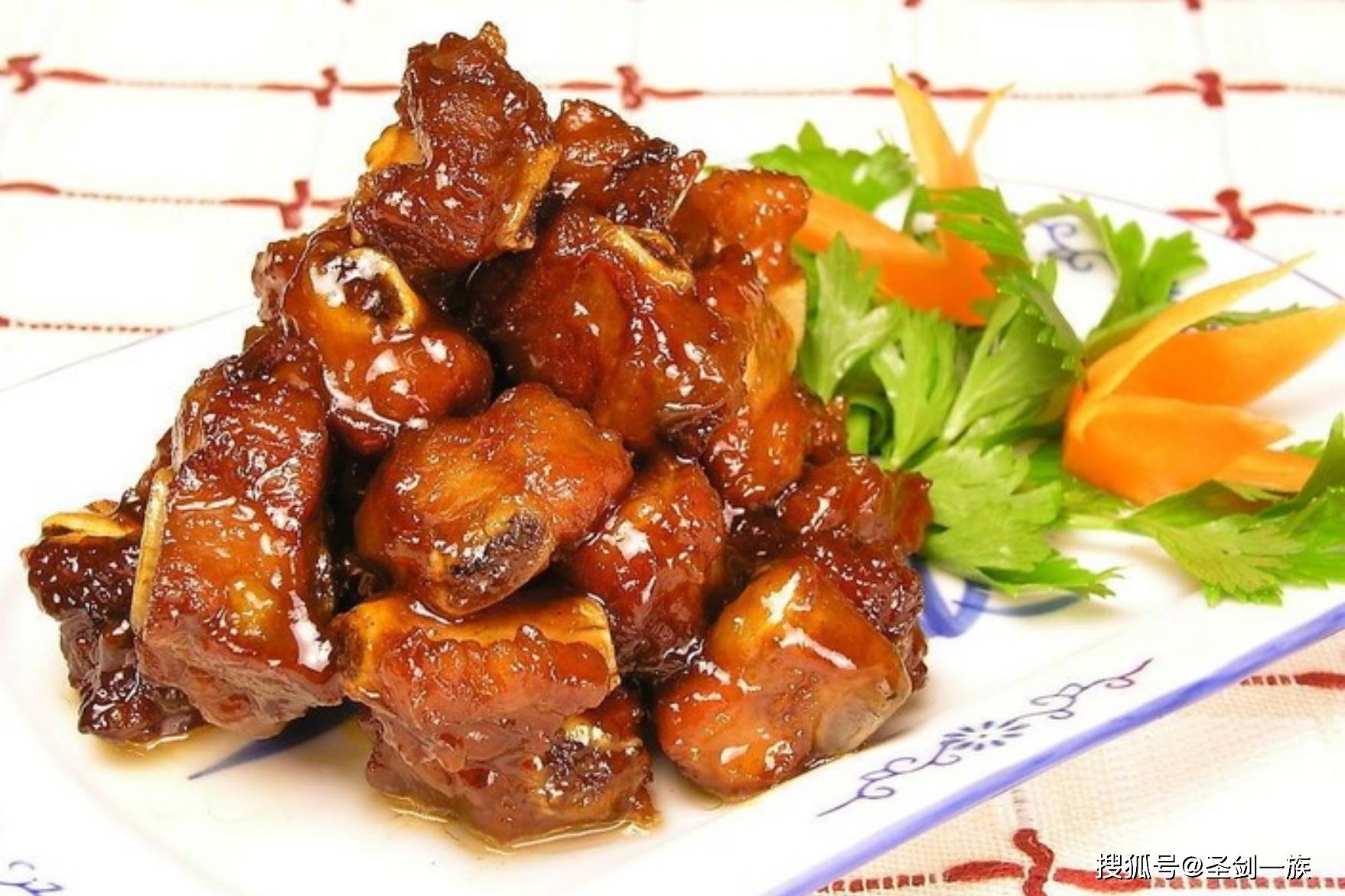 让人回味无穷的硬菜,10分钟搞定!年夜饭宴客必备 ，记得收藏_料酒_汤匙_食材