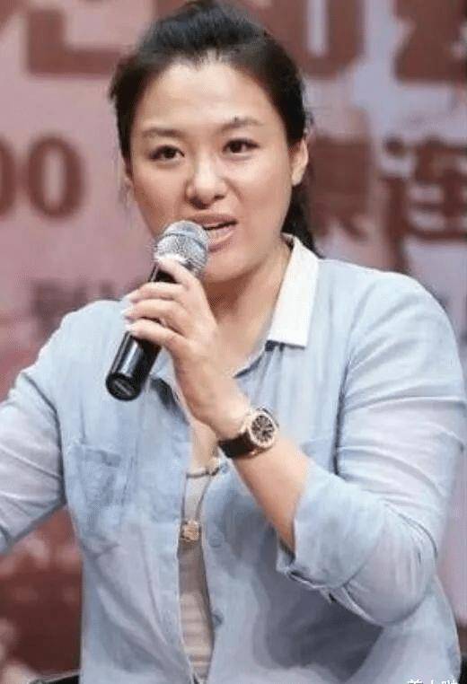 46岁沈傲君发福严重!