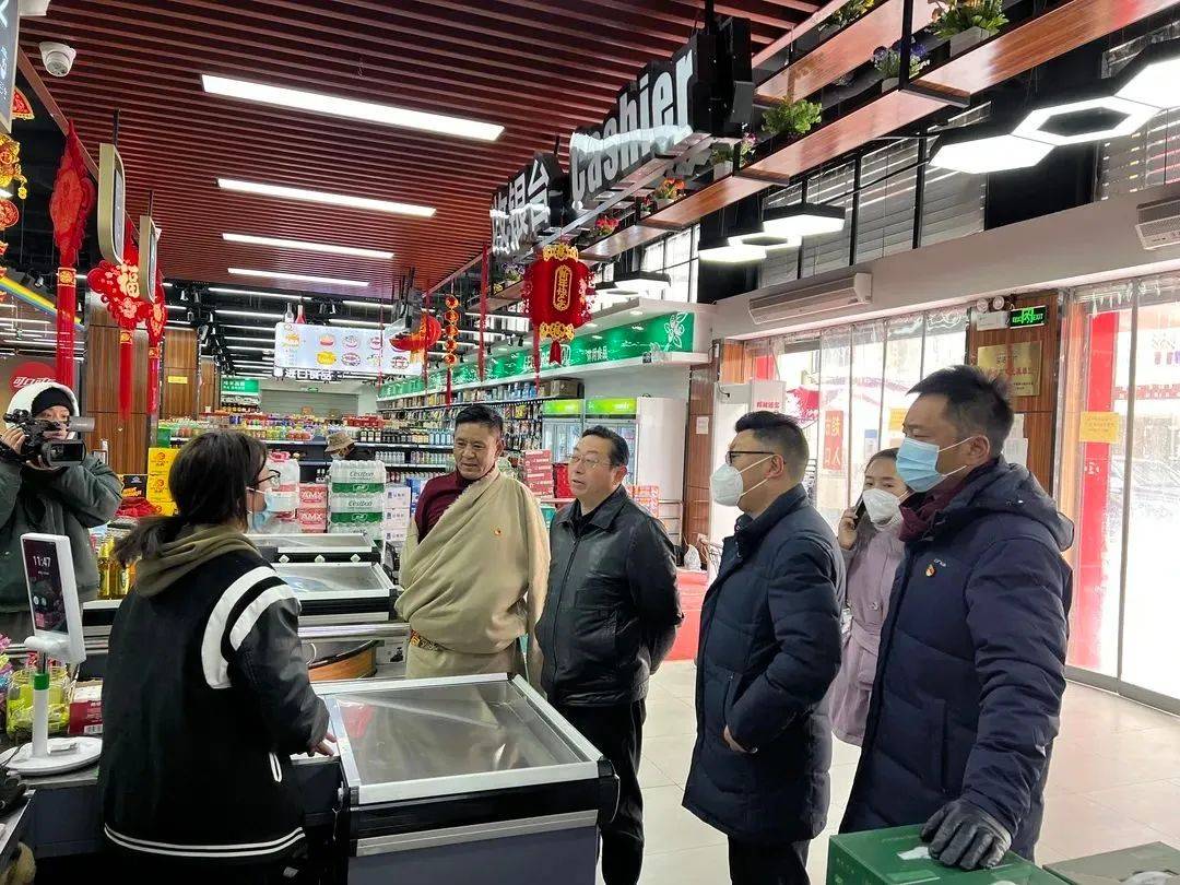 确保人民群众度过一个安乐祥和的节日,炉霍县人民政府县长邓建光带队