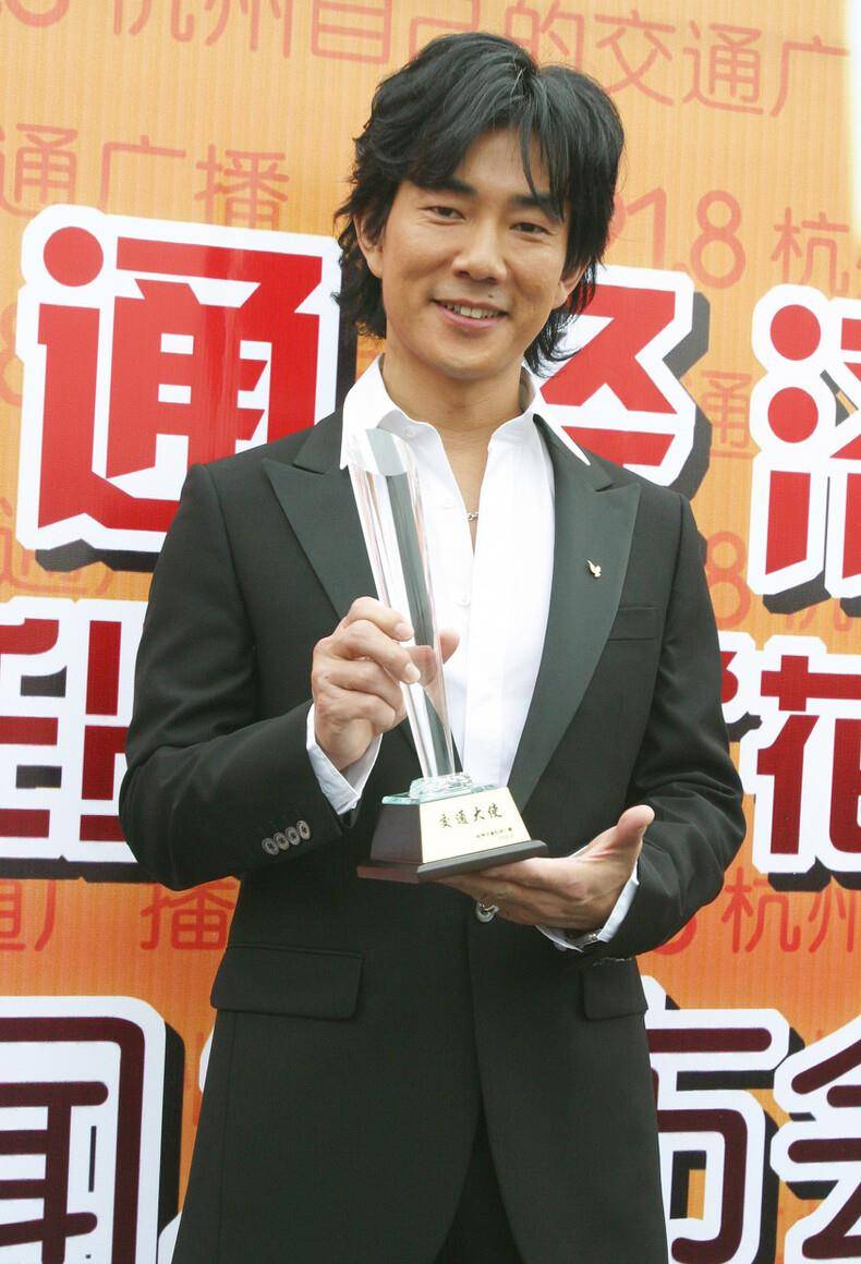 任贤齐:看似过气却是末代天王,当年的火爆程度,还在周杰伦之前_小虫