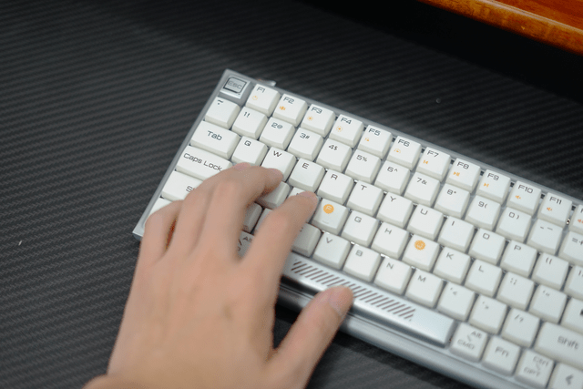 开箱体验杜伽Hi Keys，一把与众不同的潮流键盘，有颜值有手感