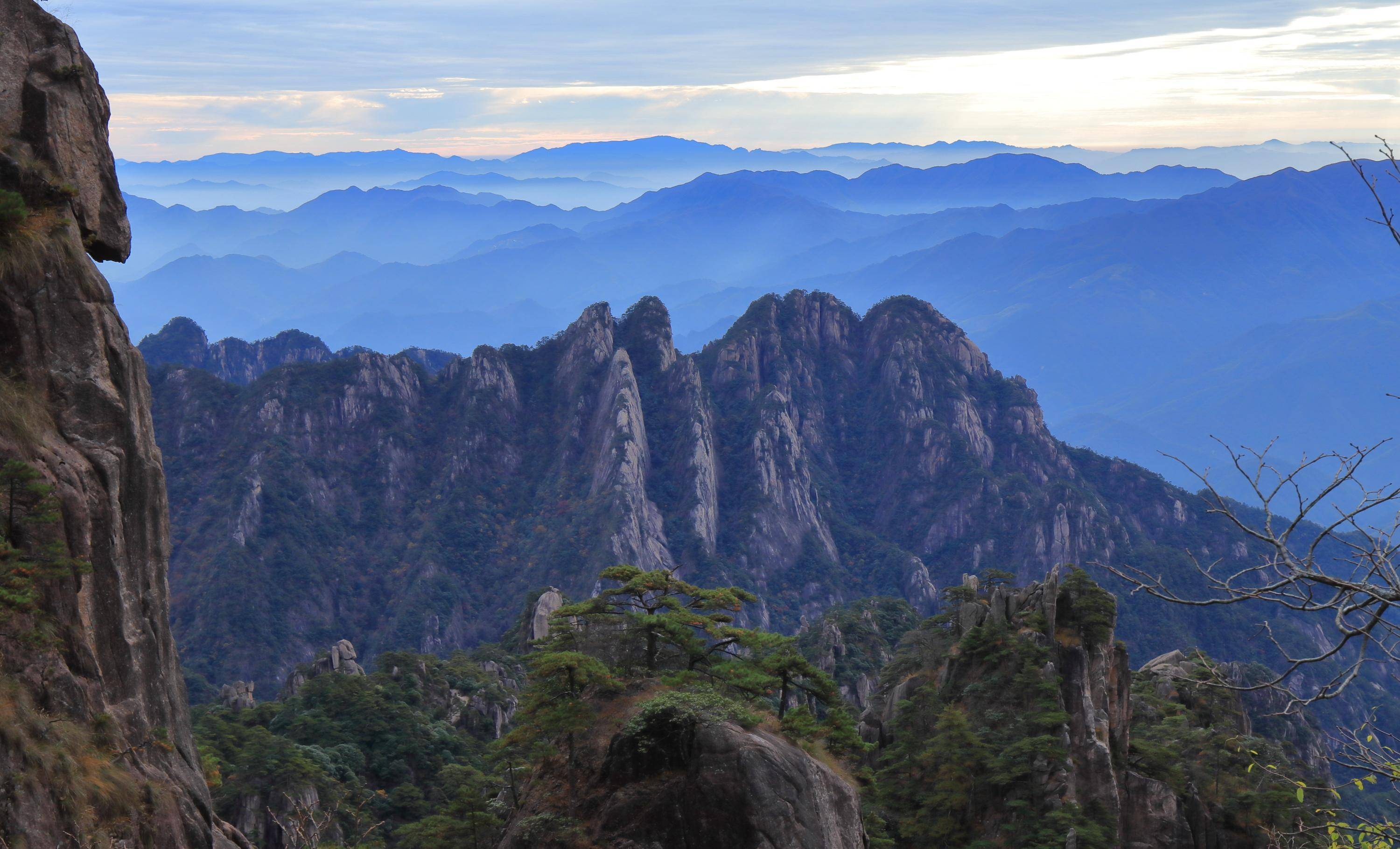 黄山2日,石笋矼始信峰,西海大峡谷,飞来石光明顶莲花峰迎客松_海拔