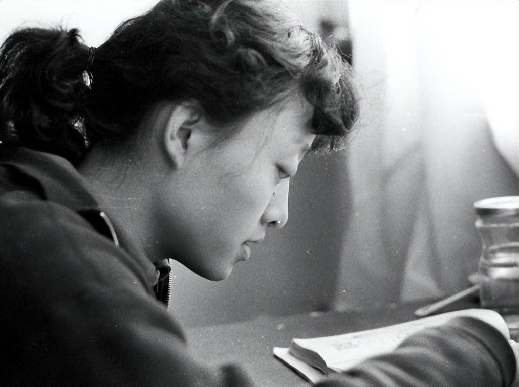 杨锡兰:女排五连冠功臣,因丢金被骂到退役,如今怎样了?