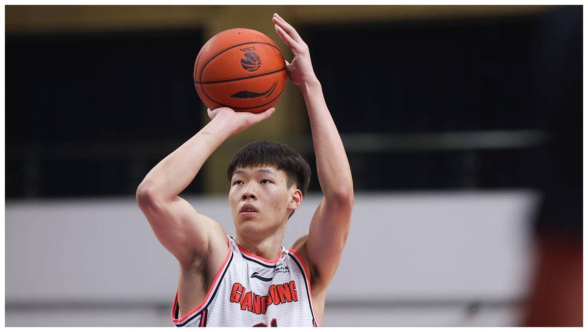 广东队消息:球霸提前退役,赵睿怒骂张昊惹争议,太阳哥赛季报销_张浩烈