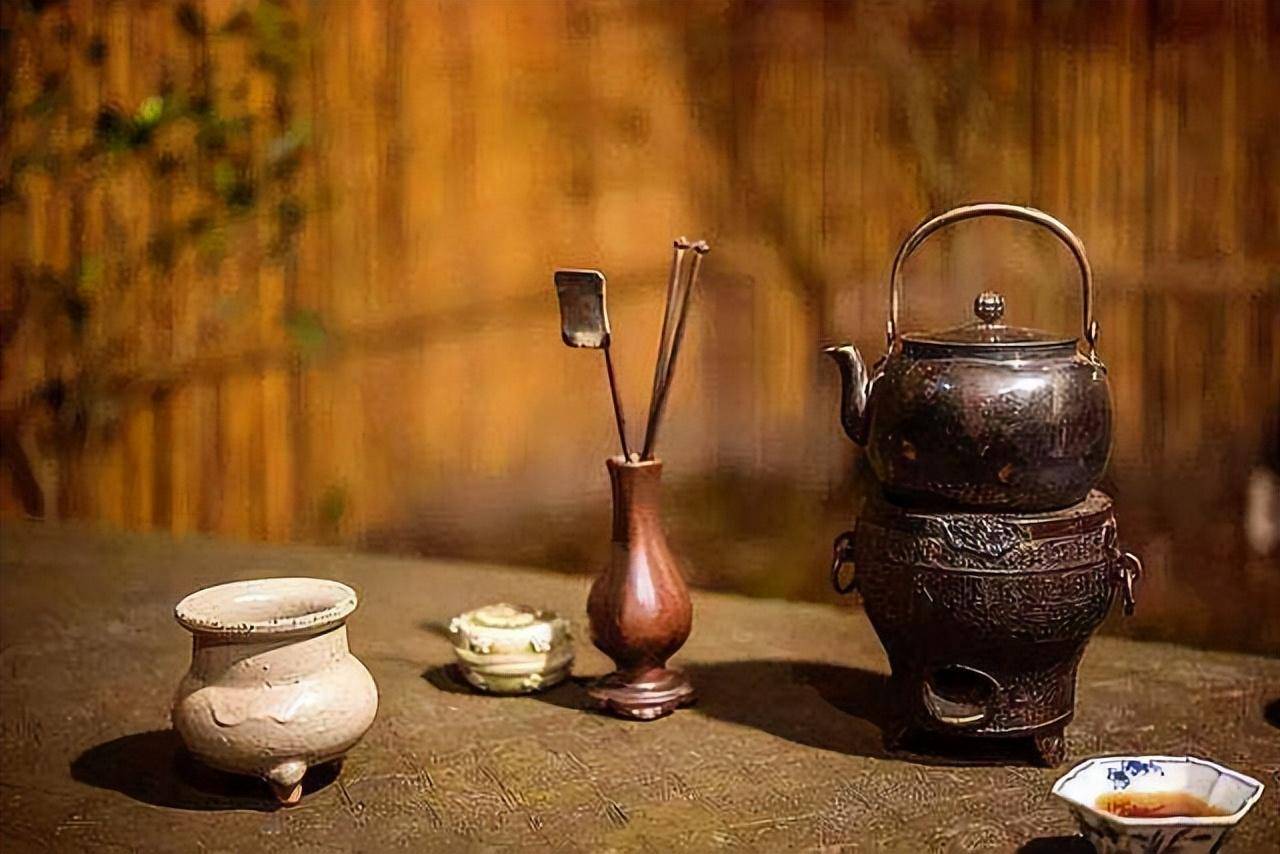 冬日喝酒有讲究,小白选择冰着喝,老手偏爱围炉煮酒暖过冬_温酒_汉董_